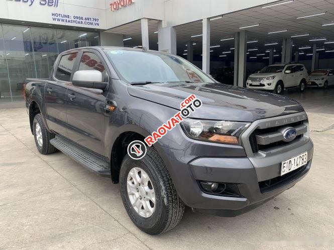 Cần bán Ford Ranger XLS 2.2L 4x2 AT sản xuất 2017, màu xám-0