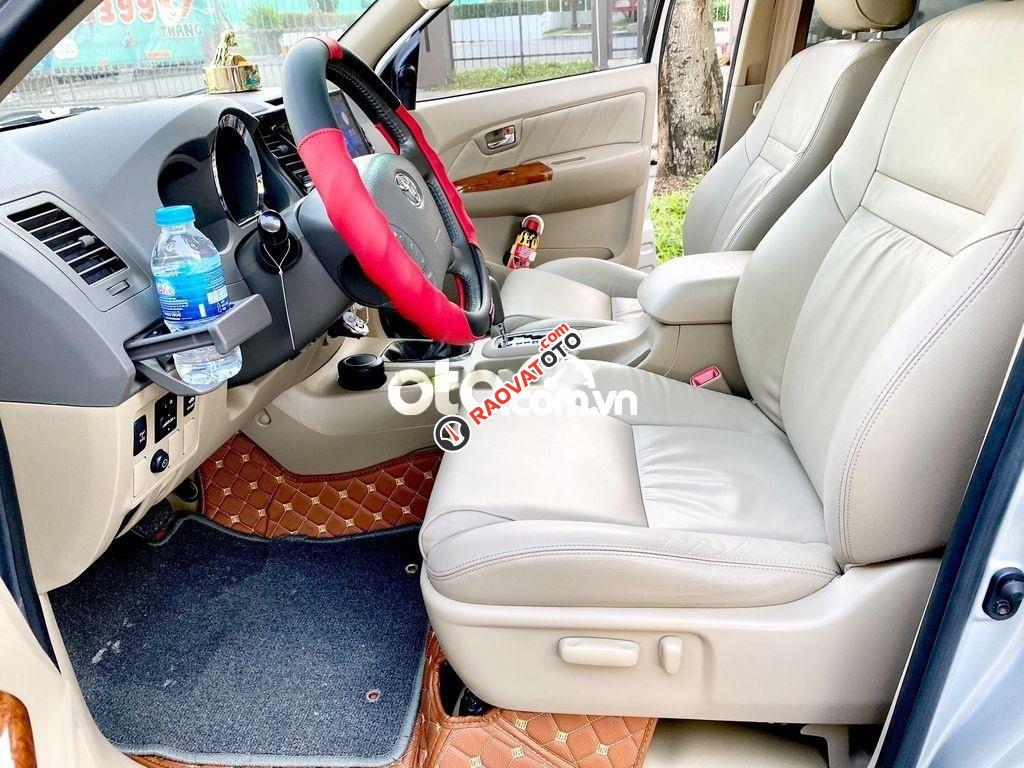 Cần bán xe Toyota Fortuner 2.7V đời 2010, màu bạc, xe nhập -4