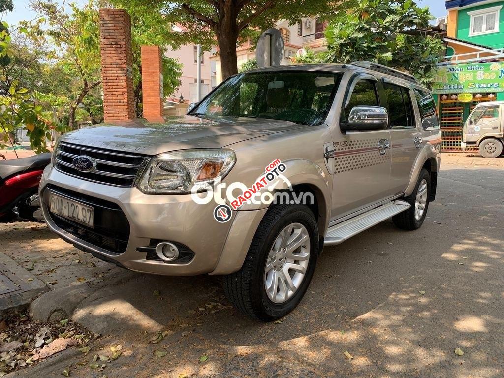 Bán xe Ford Everest MT đời 2013, màu xám còn mới-1