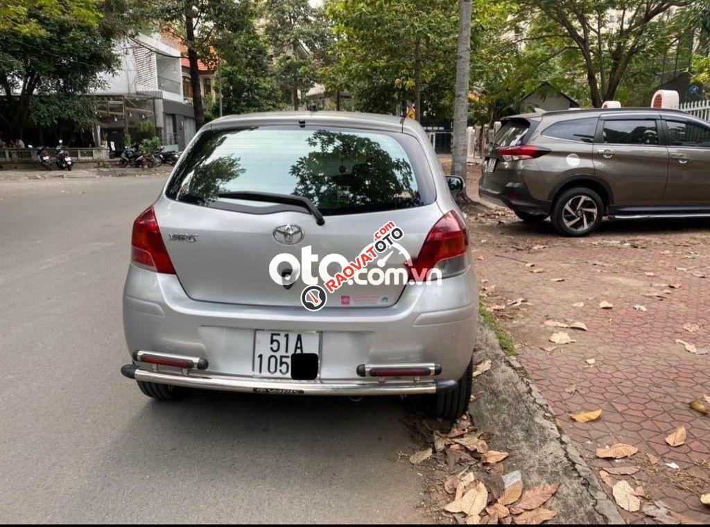 Bán Toyota Yaris AT sản xuất năm 2011, màu bạc, nhập khẩu  -2