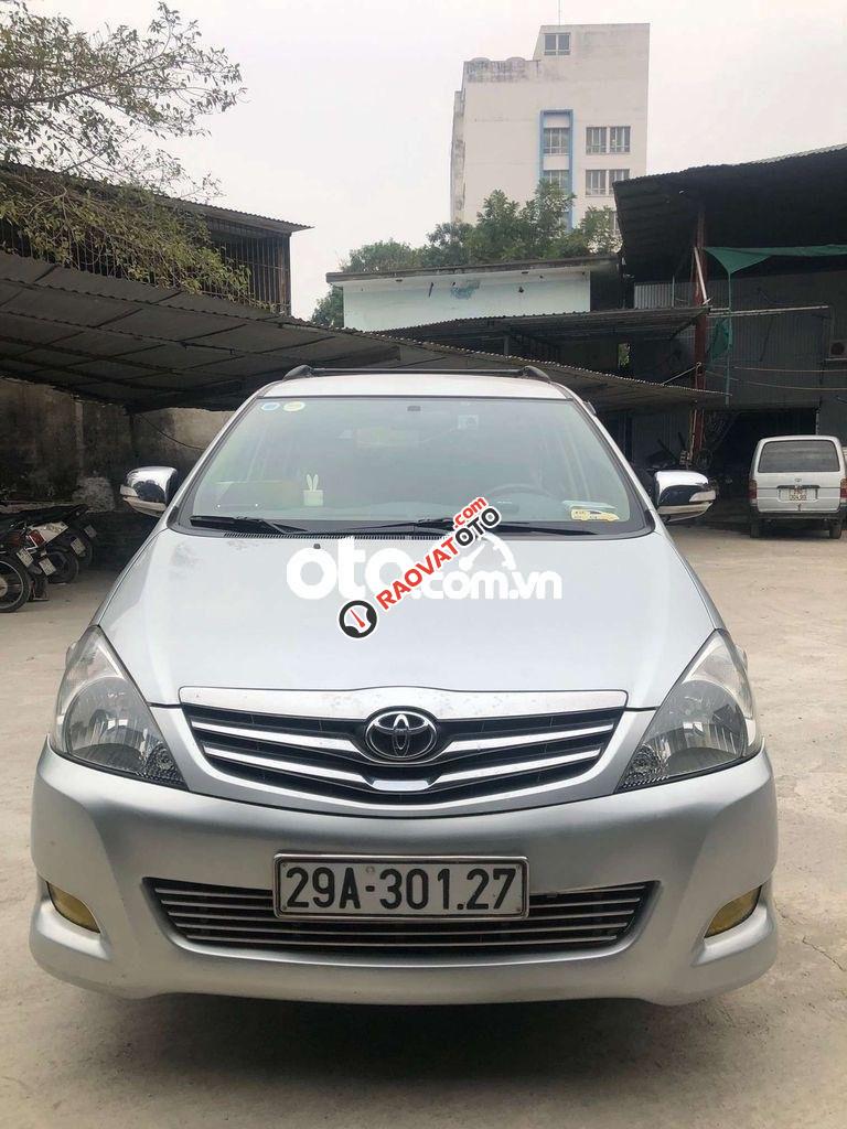 Bán Toyota Innova 2.0V 2011, màu bạc xe gia đình, 390 triệu-3