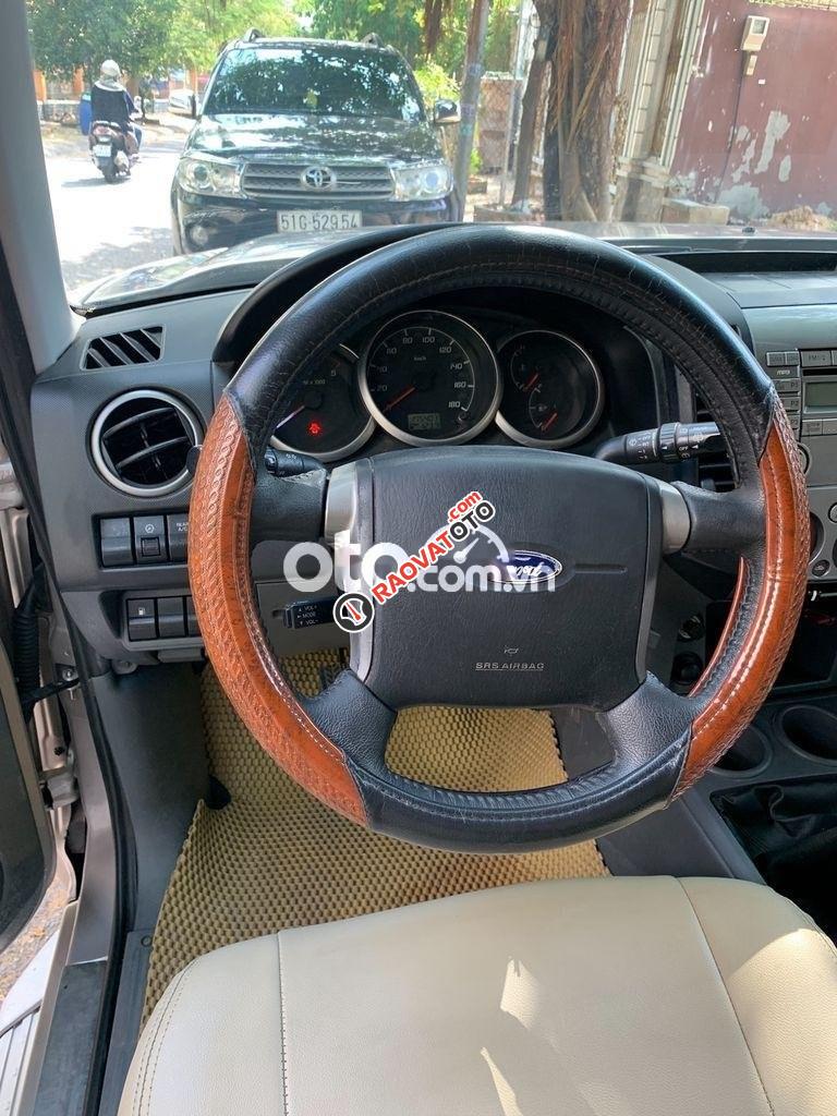 Bán xe Ford Everest MT đời 2013, màu xám còn mới-7
