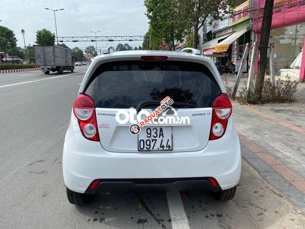 Bán Chevrolet Spark LS 2017, màu trắng chính chủ-3