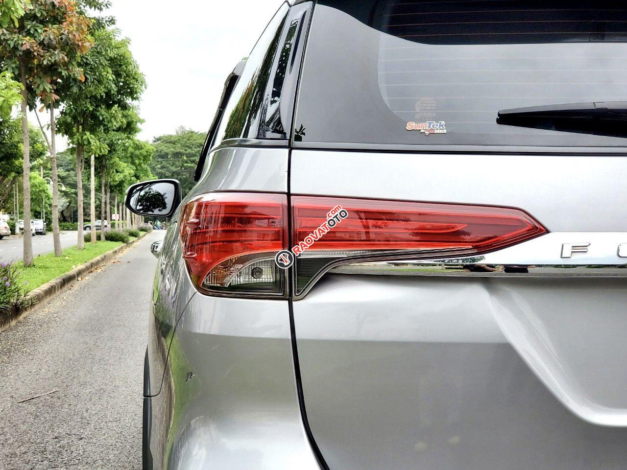 Toyota Fortuner 2. 7V AT 2017 nhập giá chỉ 835 triệu, hỗ trợ vay 80%-0