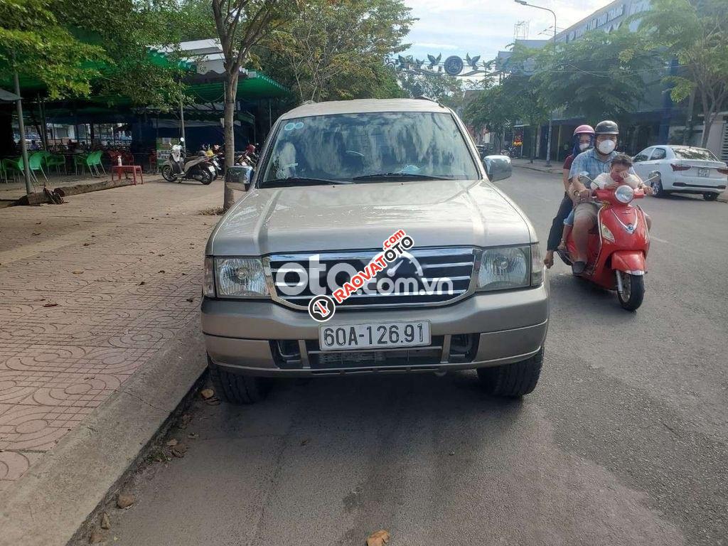 Cần bán Ford Everest MT đời 2005, màu xám còn mới-1