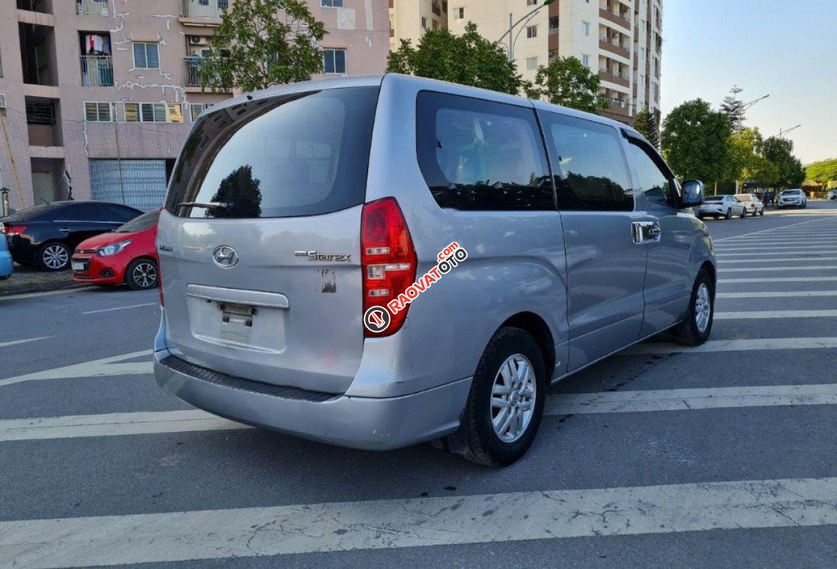 Cần bán xe Hyundai Grand Starex 2.5 MT đời 2016, màu bạc, nhập khẩu-4