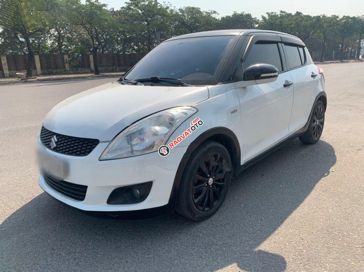 Cần bán xe Suzuki Swift AT sản xuất năm 2014, màu trắng-0