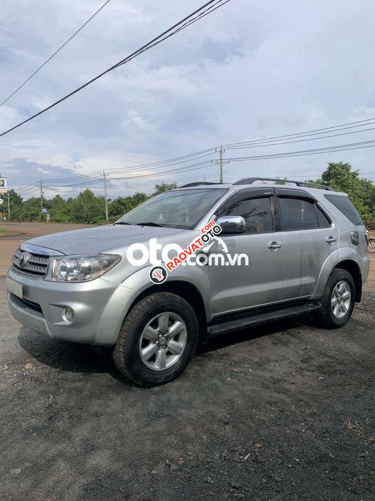 Bán Toyota Fortuner G đời 2009, màu bạc số sàn-2