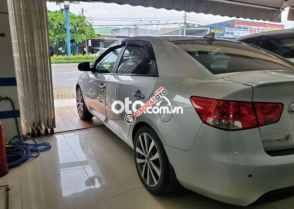 Cần bán Kia Forte MT năm sản xuất 2013, màu bạc còn mới-6