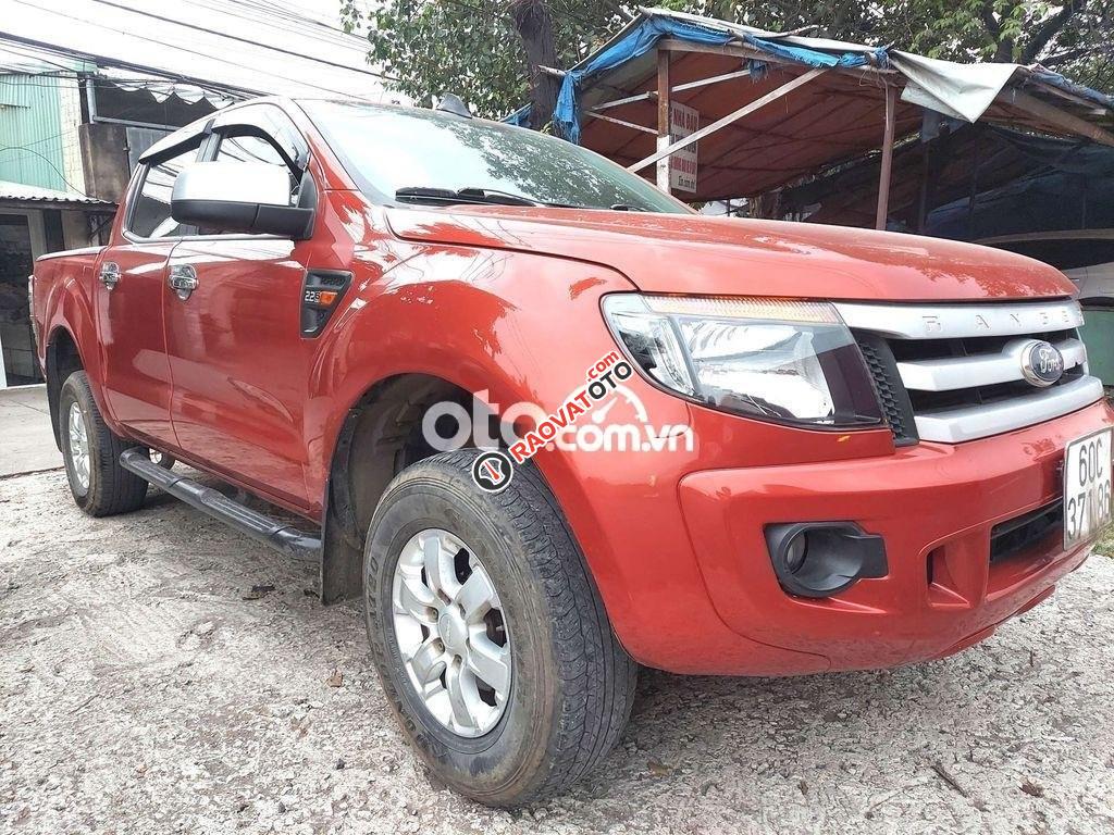 Bán xe Ford Ranger XLS AT năm 2014, màu đỏ, nhập khẩu nguyên chiếc, giá chỉ 445 triệu-4