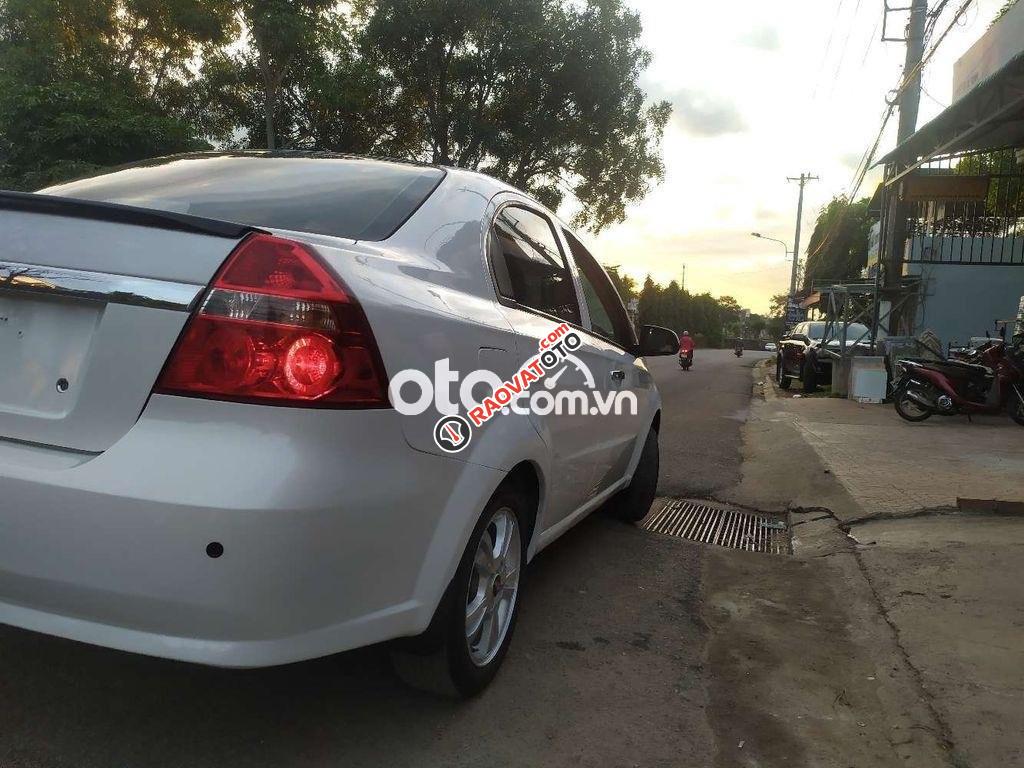 Bán Chevrolet Aveo MT sản xuất 2016, màu bạc, nhập khẩu-1