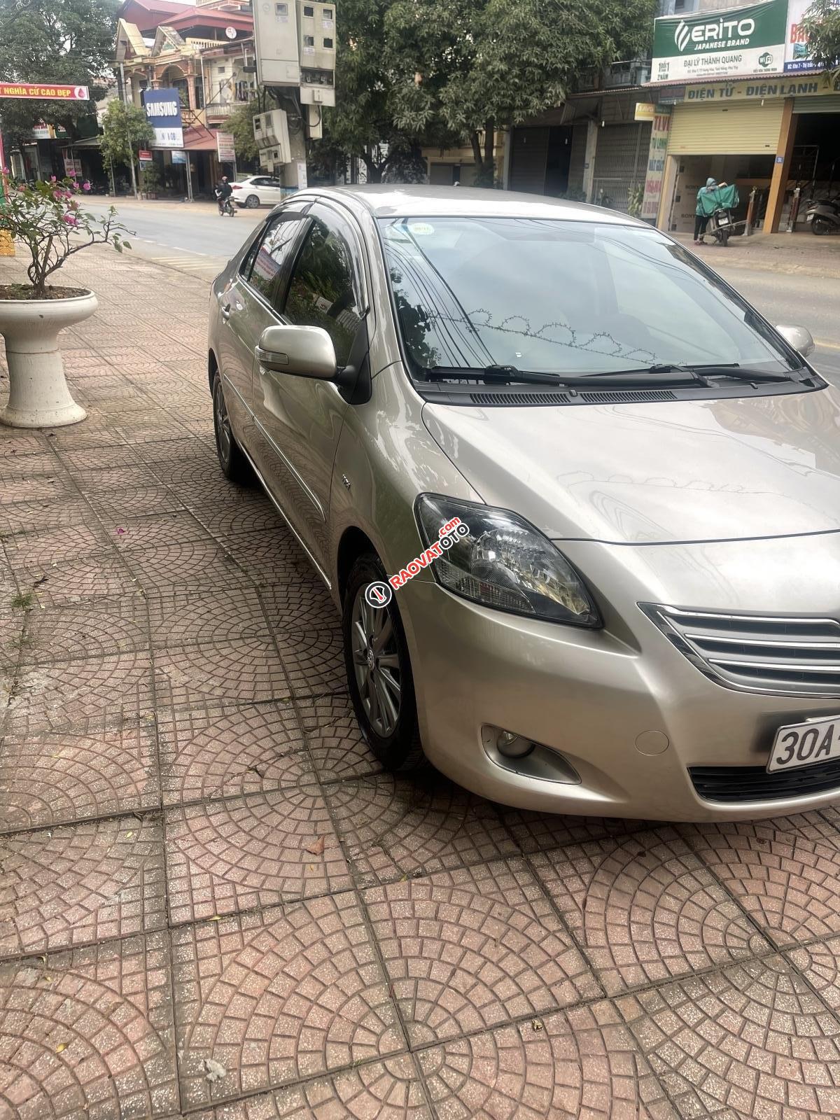 Toyota Vios E 2013 MT, màu vàng cát-2