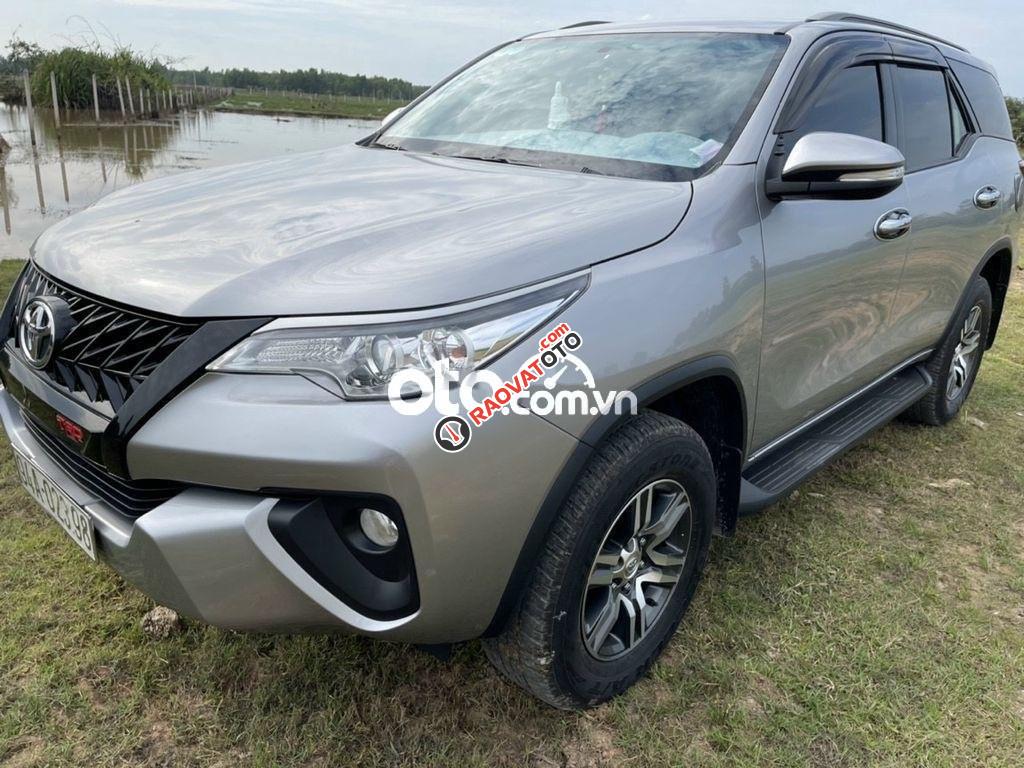 Bán Toyota Fortuner MT sản xuất 2017, màu bạc, nhập khẩu-1