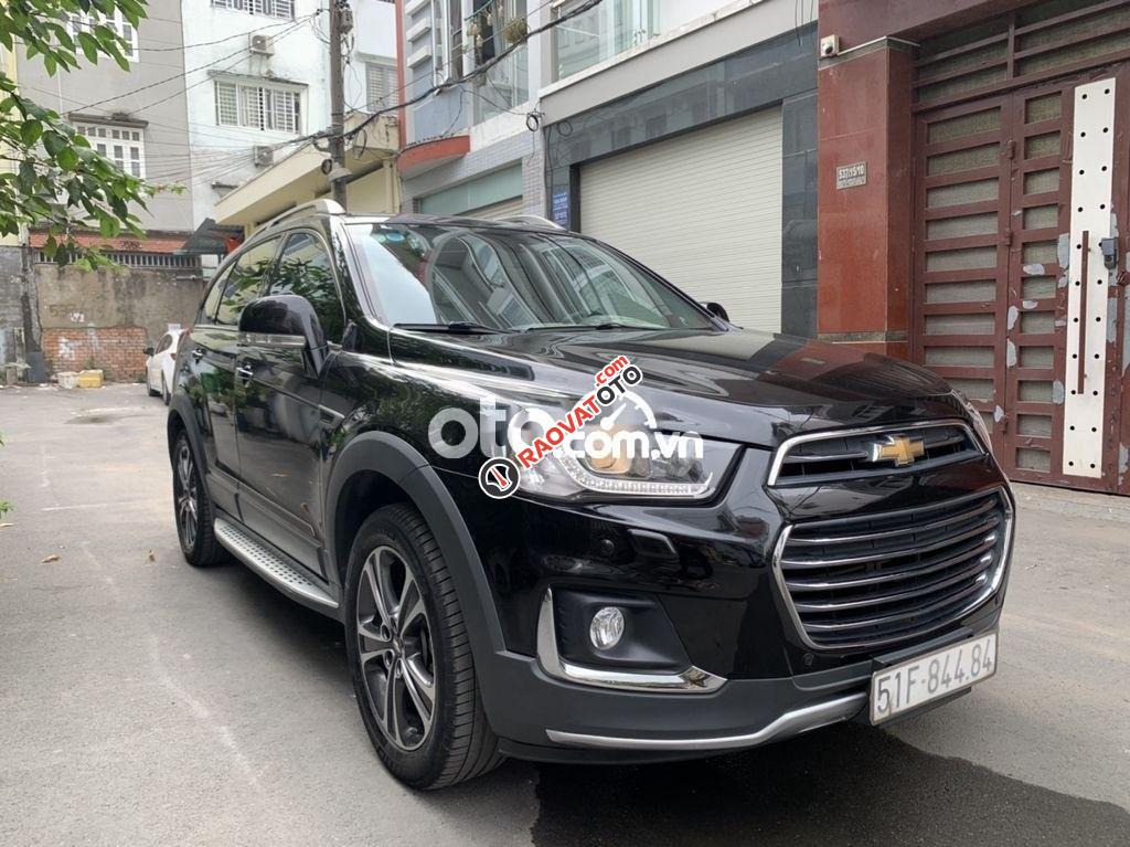 Cần bán gấp Chevrolet Captiva 2.4LTZ 2016, màu đen-0