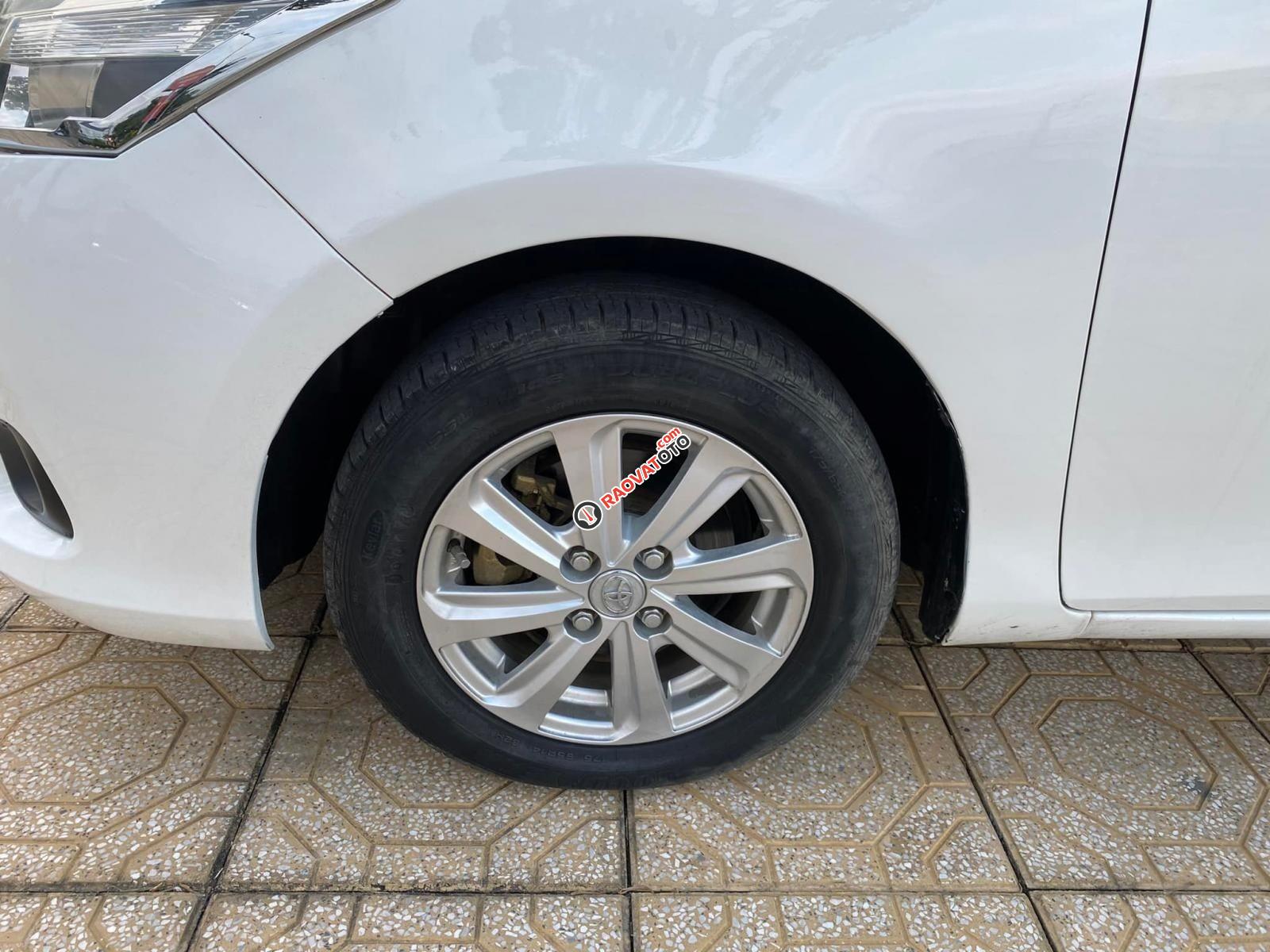 Cần bán lại xe Toyota Vios 1.5E 2015, màu trắng-0