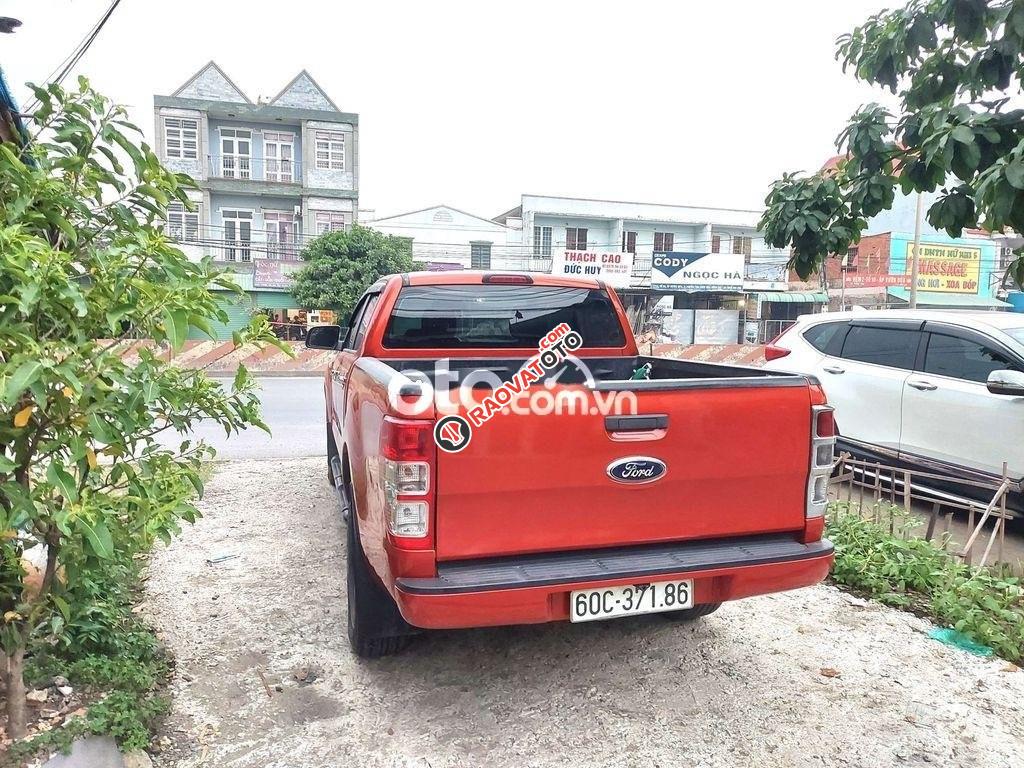 Bán xe Ford Ranger XLS AT năm 2014, màu đỏ, nhập khẩu nguyên chiếc, giá chỉ 445 triệu-2