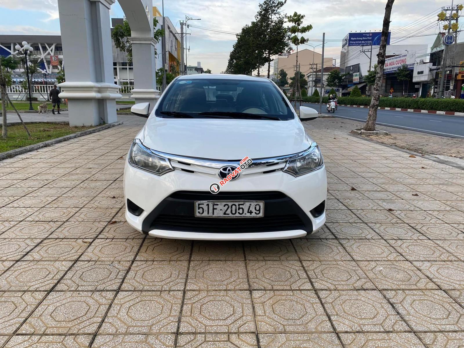 Cần bán lại xe Toyota Vios 1.5E 2015, màu trắng-2