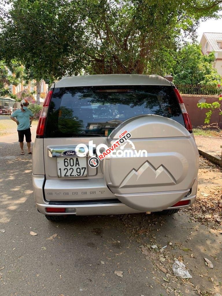 Bán xe Ford Everest MT đời 2013, màu xám còn mới-2