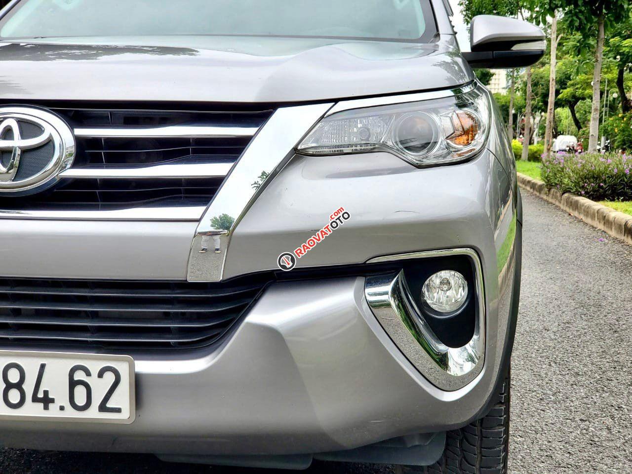 Cần bán xe Toyota Fortuner 2.7V 2017, màu bạc, nhập khẩu nguyên chiếc-2