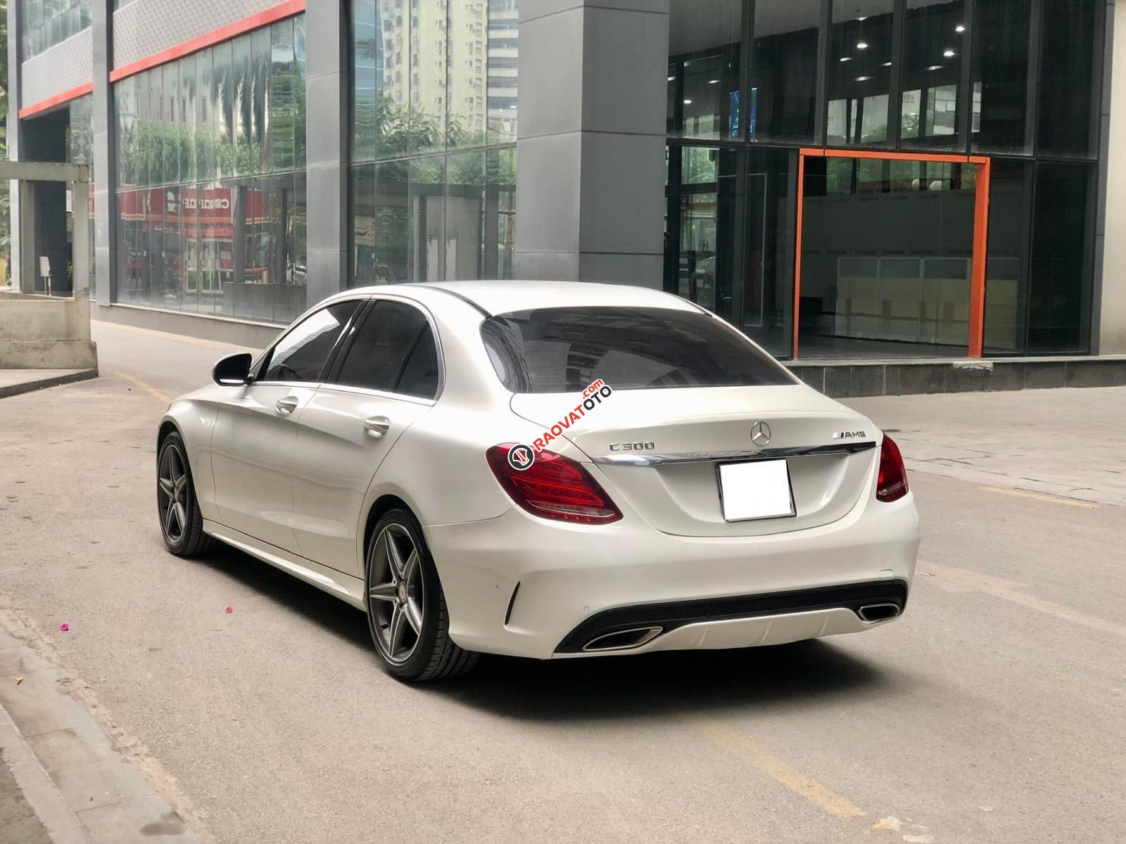 Bán Mercedes C300 AMG năm sản xuất 2016 xe rất mới-2