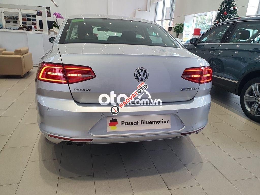 Cần bán xe Volkswagen Passat đời 2018, màu bạc, nhập khẩu-3