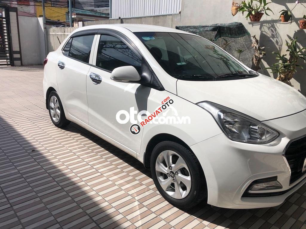 Bán Hyundai Grand i10 AT năm 2017, màu trắng, giá chỉ 325 triệu-1