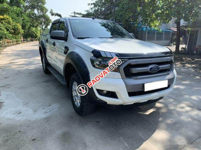 Cần bán lại xe Ford Ranger XLS 2.2L 4x2 AT 2017, màu trắng, xe nhập xe gia đình-1