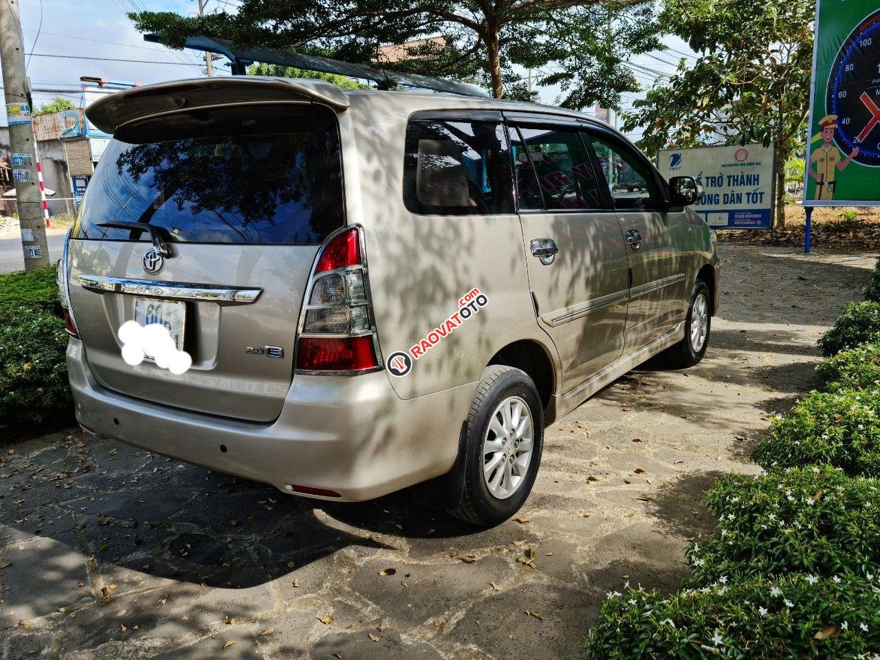 Cần bán gấp xe Toyota Innova E 2013, xe còn rất mưới, giá chỉ 335 triệu-13