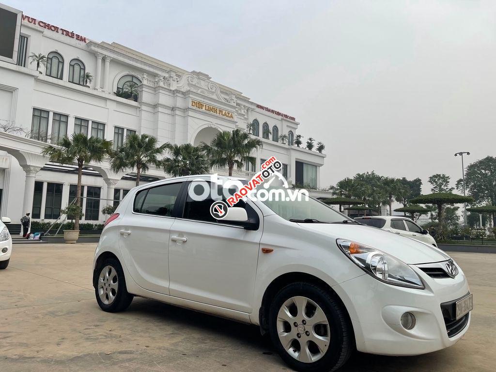 Bán Hyundai i20 1.4AT 2011, màu trắng, nhập khẩu nguyên chiếc-1