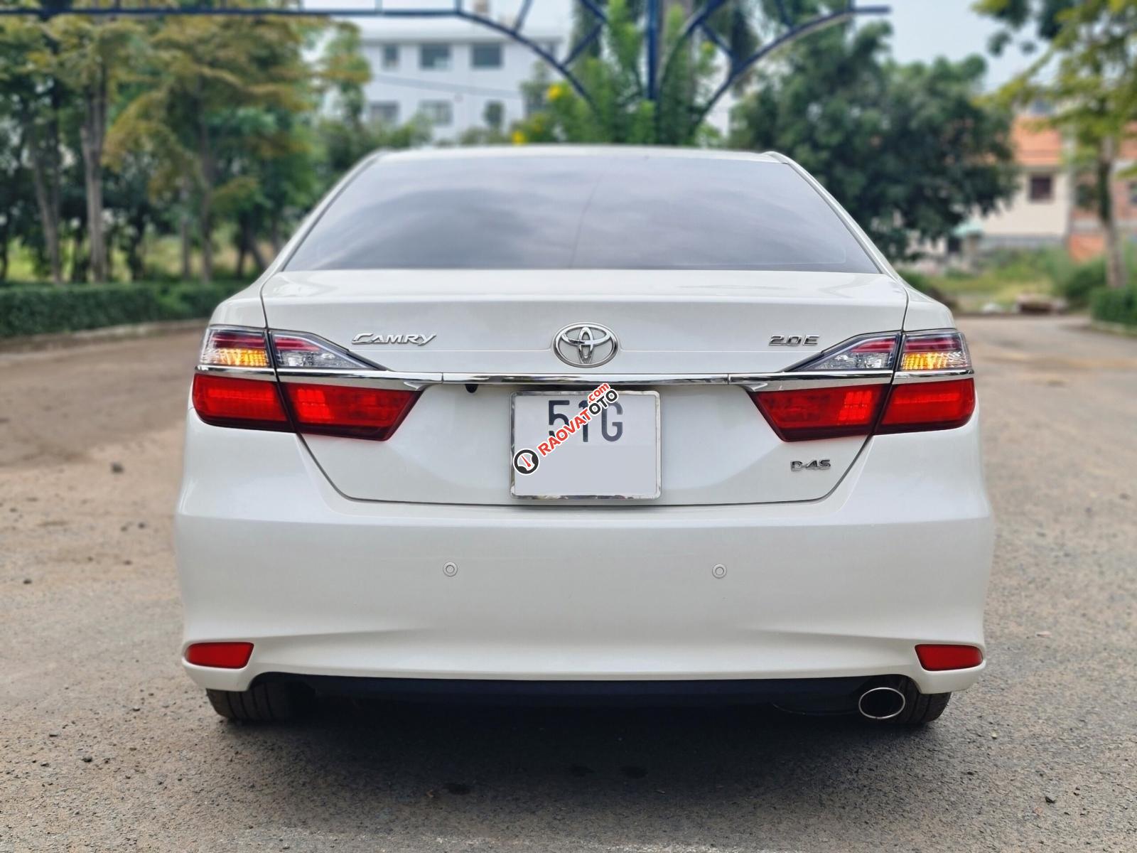 Cần bán Toyota Camry 2.0 sản xuất 2018, màu trắng-9