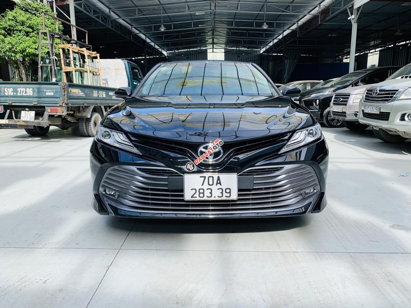 Bán xe Toyota Camry AT sản xuất năm 2020, xe màu đen, cực sang và mới, có trả góp-11