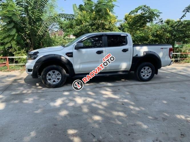 Cần bán lại xe Ford Ranger XLS 2.2L 4x2 AT 2017, màu trắng, xe nhập xe gia đình-3