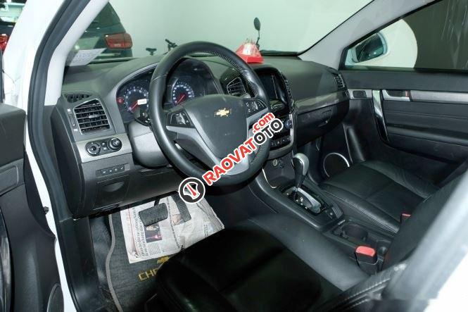 Bán ô tô Chevrolet Captiva LTZ đời 2017, màu trắng-2