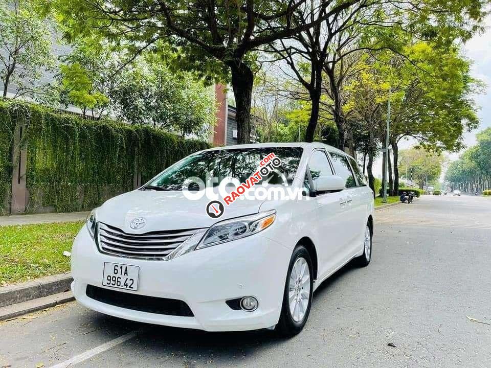 Xe Toyota Sienna Limited năm sản xuất 2012, xe nhập-9