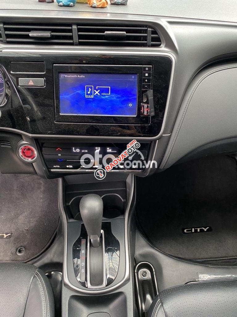 Bán Honda City Top sản xuất năm 2017, màu bạc còn mới-7