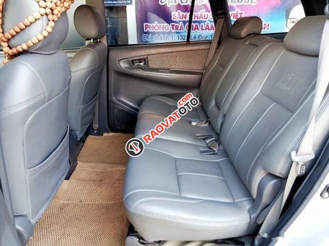 Cần bán Toyota Innova E đời 2012, màu bạc, giá chỉ 380 triệu-8