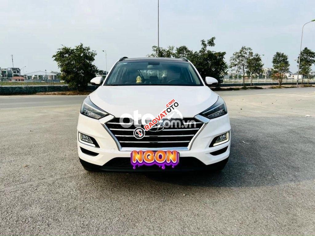 Cần bán lại xe Hyundai Tucson AT năm 2019, màu trắng còn mới-11