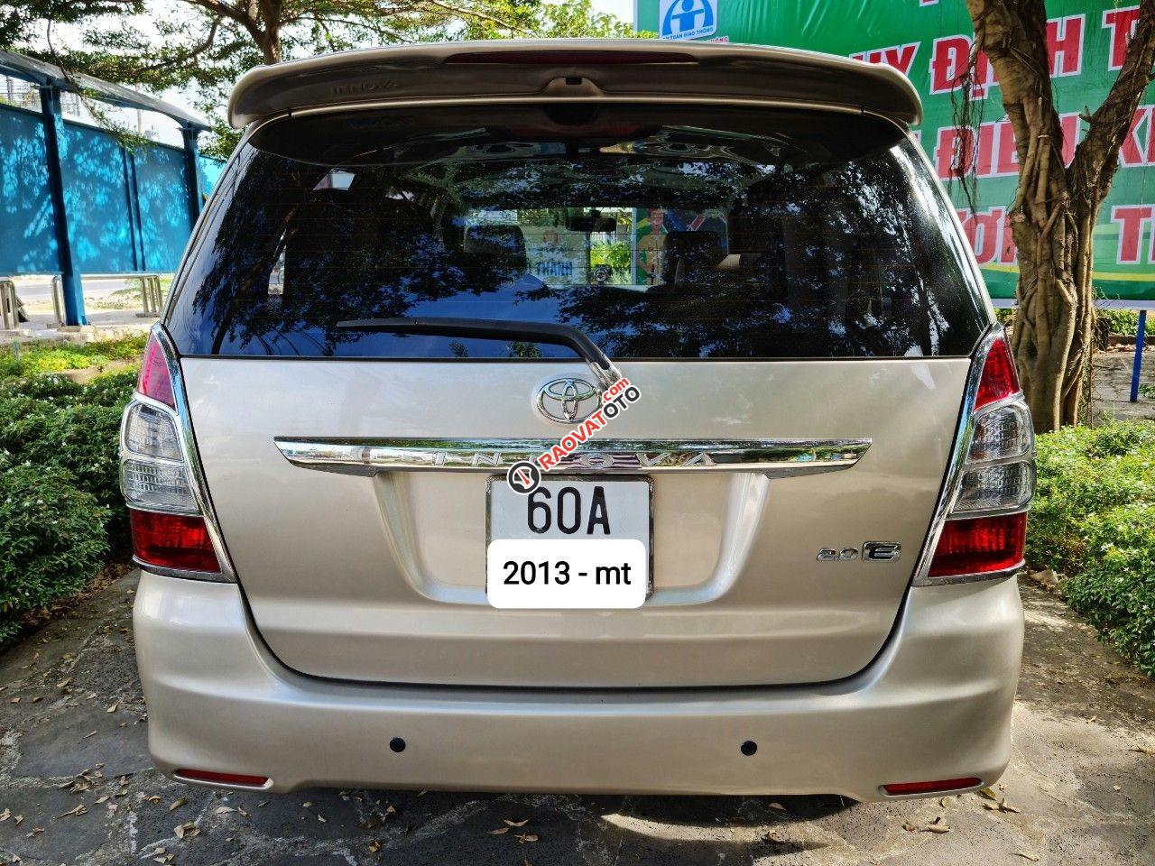 Cần bán gấp xe Toyota Innova E 2013, xe còn rất mưới, giá chỉ 335 triệu-1