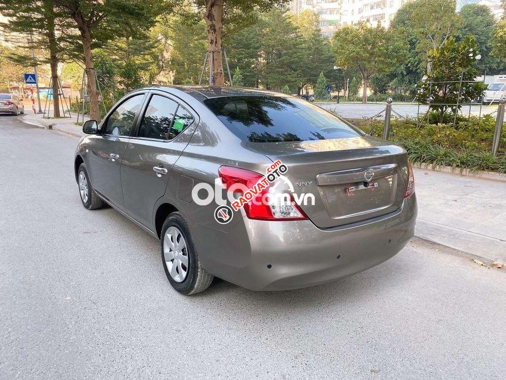 Bán Nissan Sunny MT đời 2018, màu ghi vàng-3