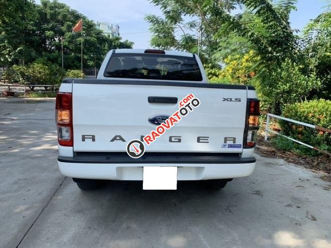 Cần bán lại xe Ford Ranger XLS 2.2L 4x2 AT 2017, màu trắng, xe nhập xe gia đình-4