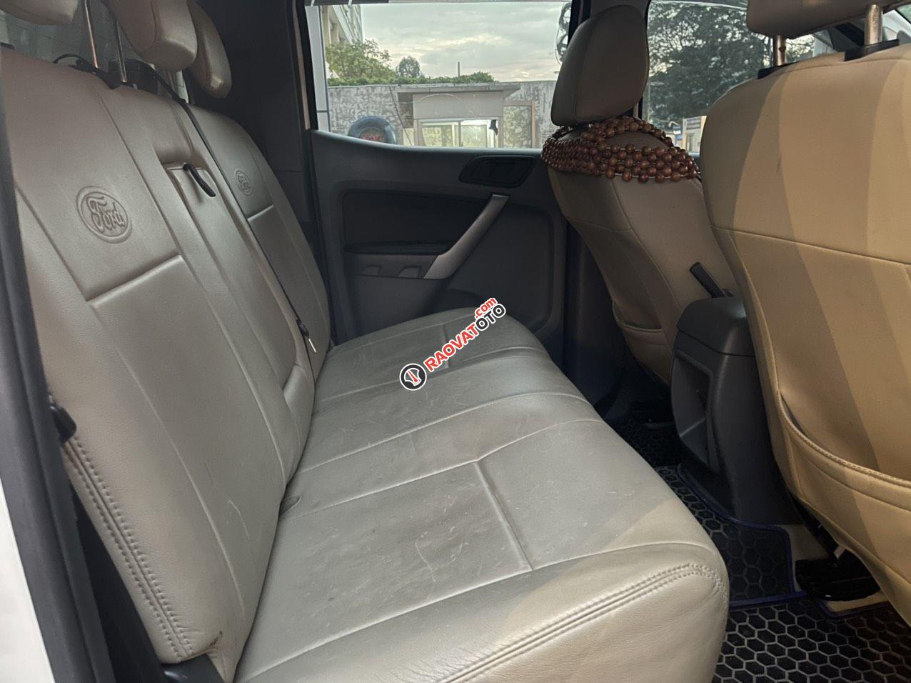 Ford Ranger XLS AT 2017 màu trắng, giá 569tr-4