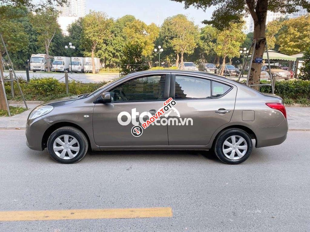 Bán Nissan Sunny MT đời 2018, màu ghi vàng-9