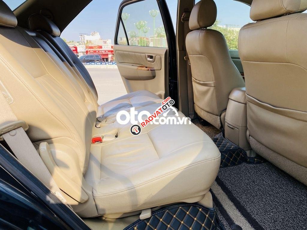 Bán Toyota Fortuner V sản xuất năm 2011, màu đen-1