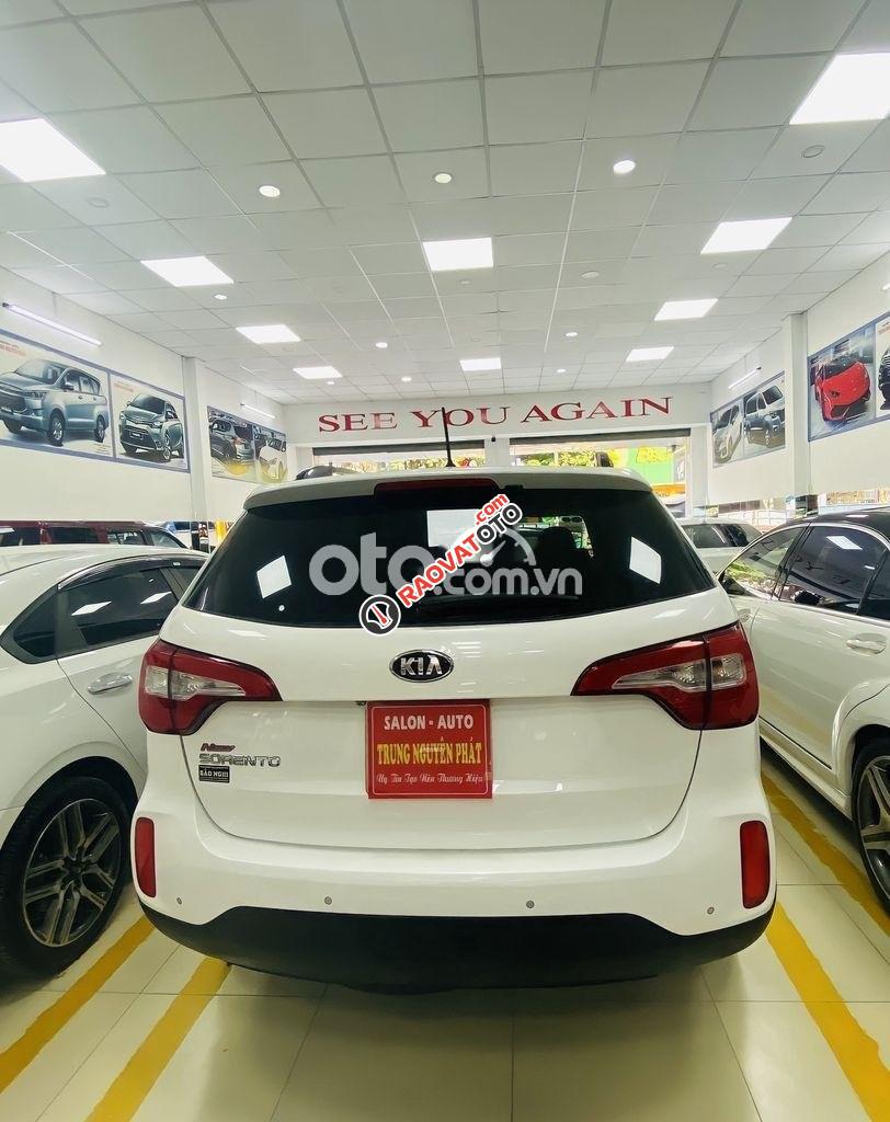 Cần bán xe Kia Sorento AT năm 2016, màu trắng còn mới-6