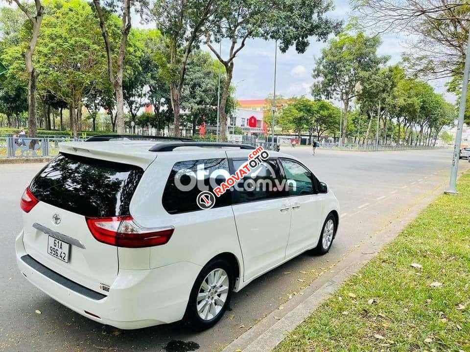 Xe Toyota Sienna Limited năm sản xuất 2012, xe nhập-7