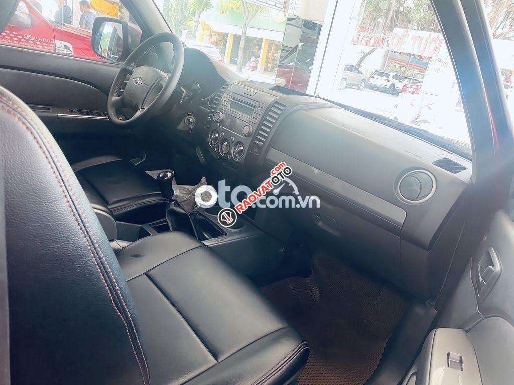 Cần bán Ford Everest MT sản xuất năm 2014, màu đỏ còn mới, giá tốt-6