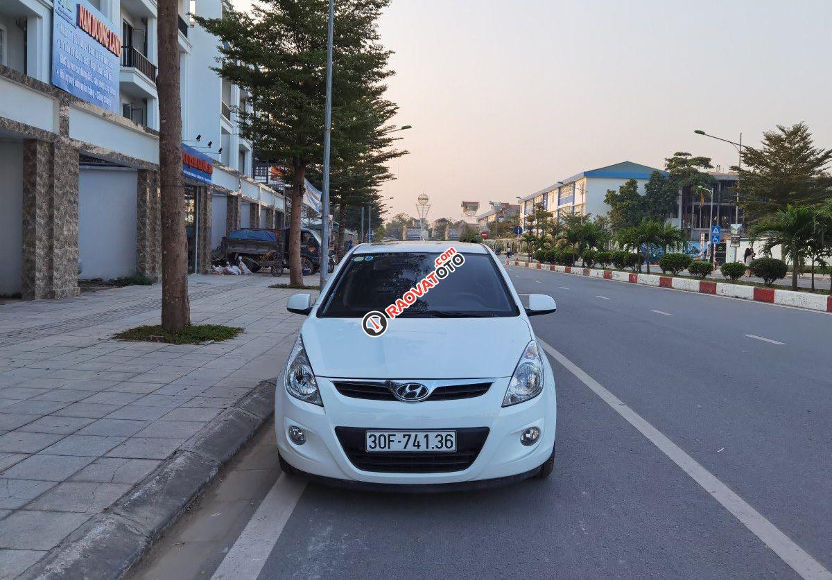 Cần bán gấp Hyundai i20 AT sản xuất năm 2010, màu trắng, nhập khẩu nguyên chiếc còn mới-2