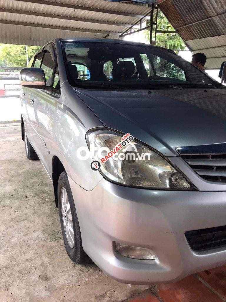 Cần bán lại xe Toyota Innova MT đời 2010, màu bạc giá cạnh tranh-1