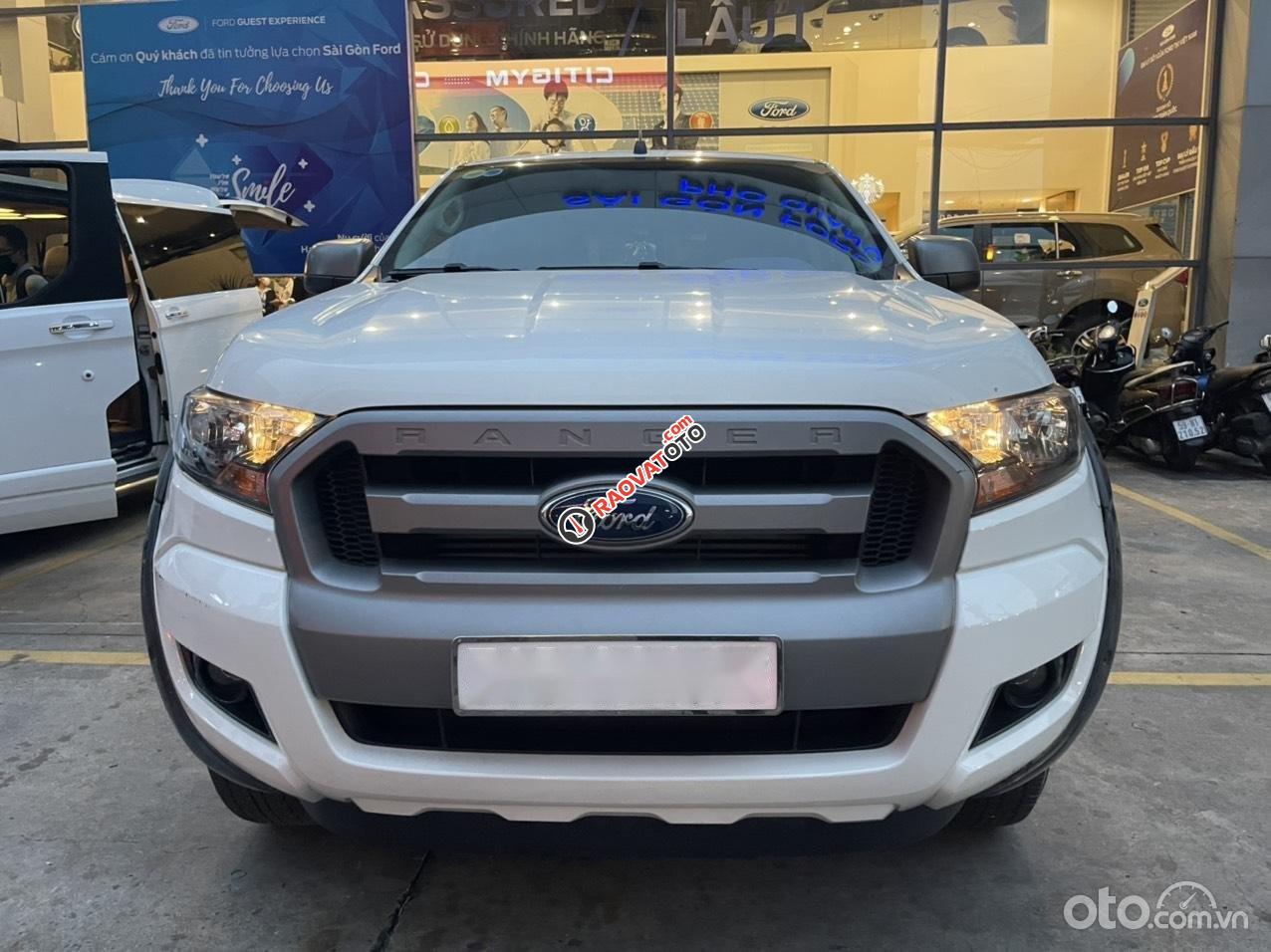 Ford Ranger XLS AT 2017 màu trắng, giá 569tr-10