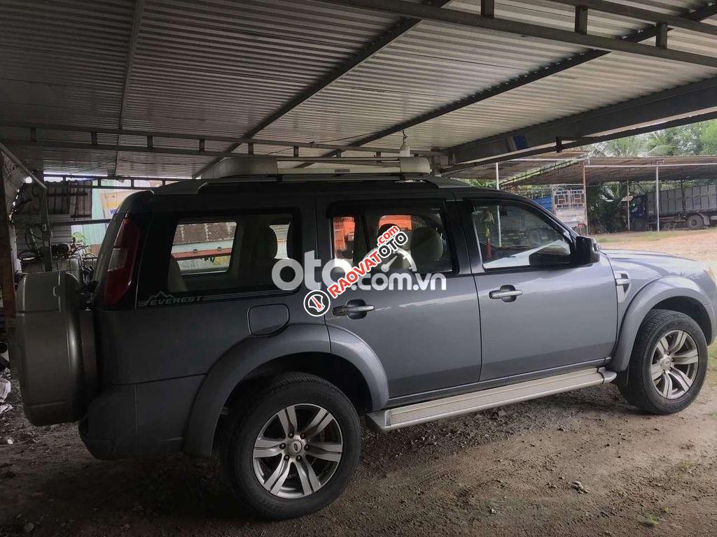 Cần bán gấp Ford Everest AT đời 2011, màu xanh lam còn mới-0